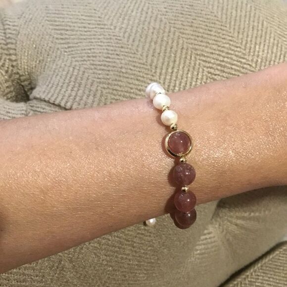 FRESHWATER PEARL BRACELET WITH STRAWBERRY QUARTZ - Picture 2 of 7
